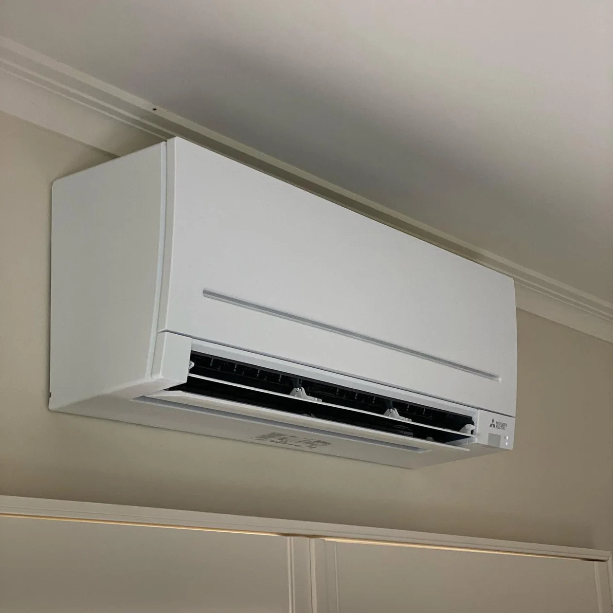 Wall-mounted cooling unit in a room